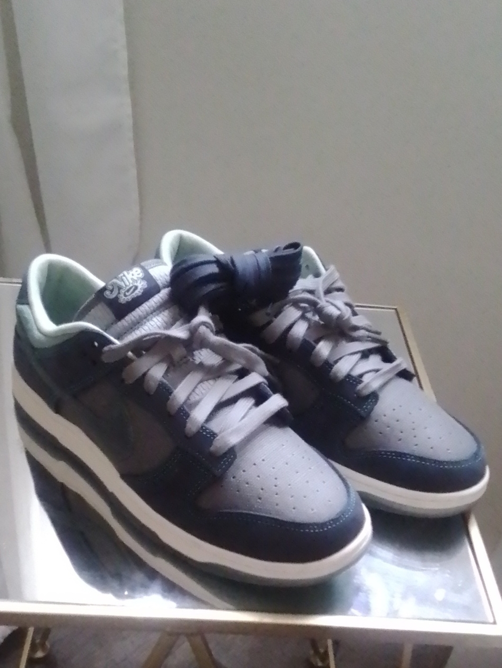 Nike Men’s Low-Top Sneakers in Gray and Navy